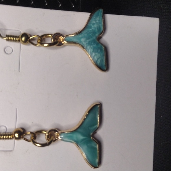 Turquoise Pearlescent Mermaid Tail Earrings - Picture 2 of 3